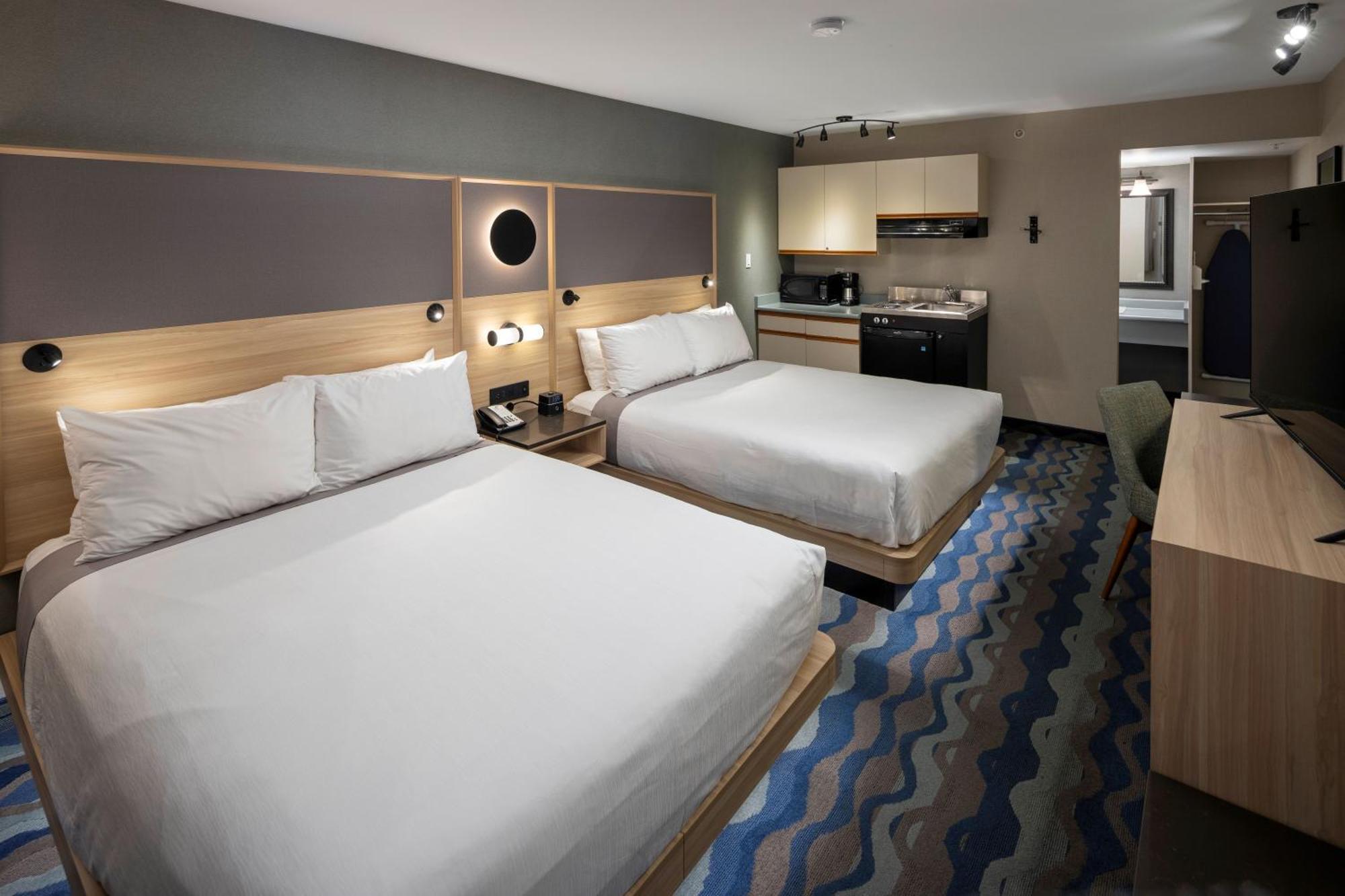 Accent Inns Vancouver Airport Ричмонд Экстерьер фото