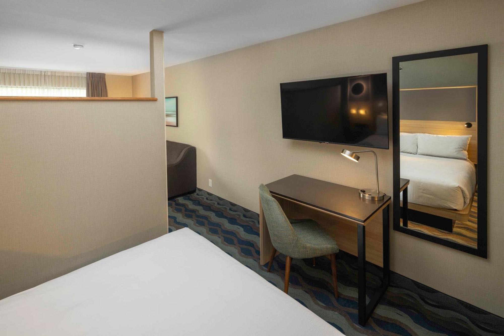 Accent Inns Vancouver Airport Ричмонд Экстерьер фото
