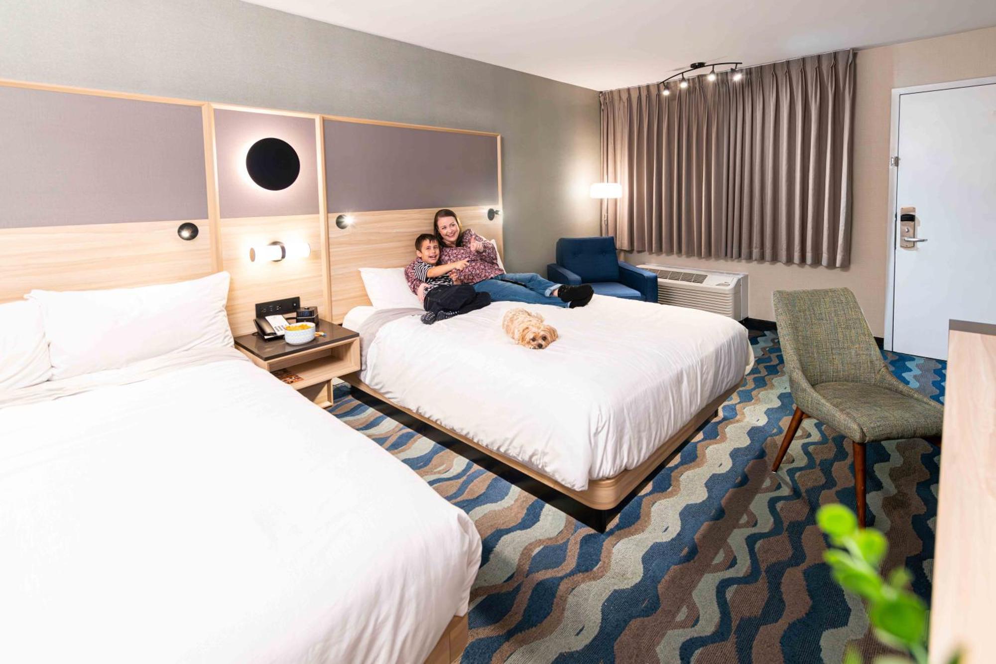 Accent Inns Vancouver Airport Ричмонд Экстерьер фото
