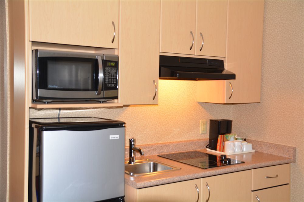 Accent Inns Vancouver Airport Ричмонд Экстерьер фото