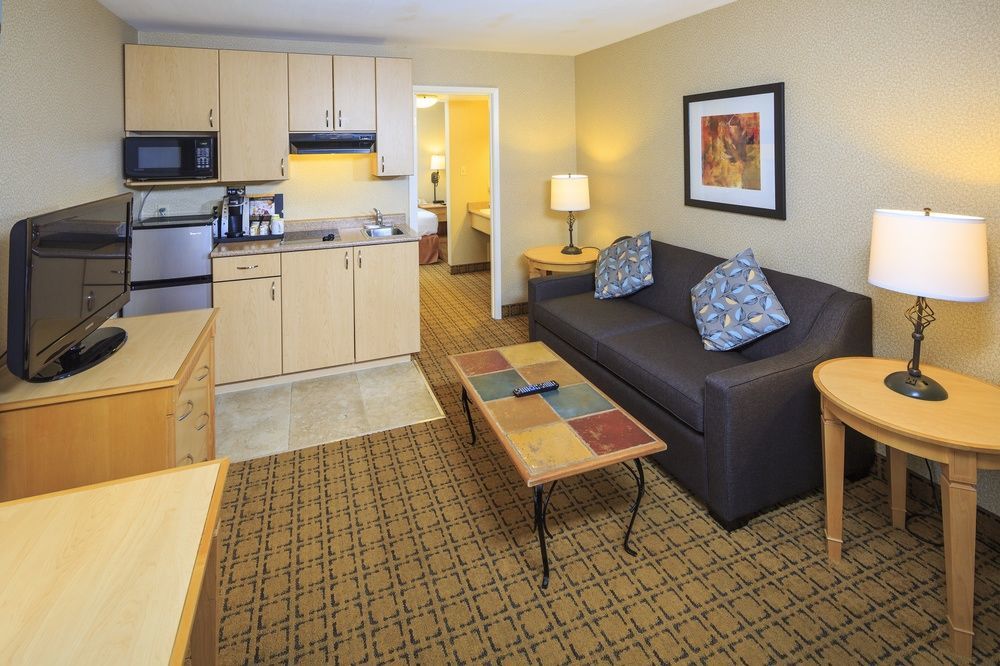 Accent Inns Vancouver Airport Ричмонд Экстерьер фото
